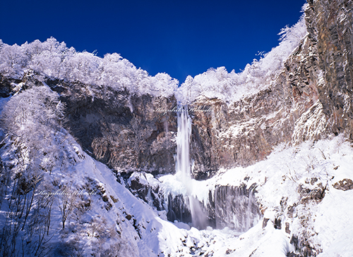 冬の日光華厳の滝